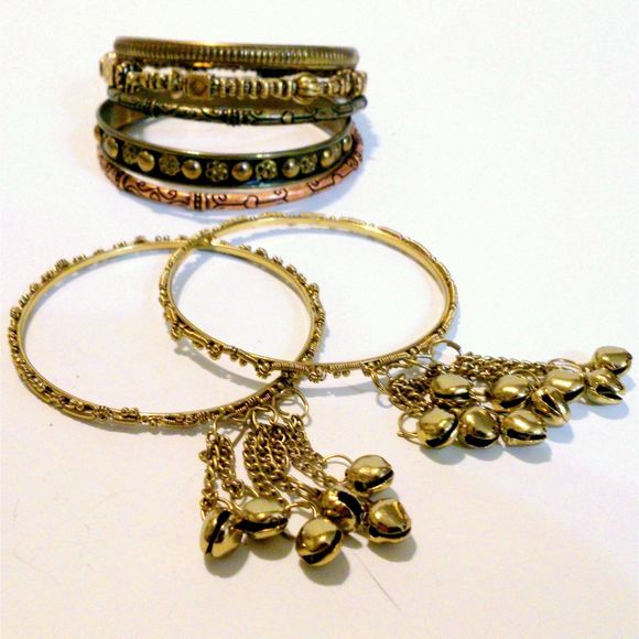 Lot of Seven Boho Inspired Brass and Copper Tone Bangle Bracelets - Picture 5 of 5